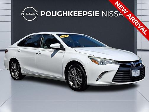 Super White 2015 Toyota Camry LE