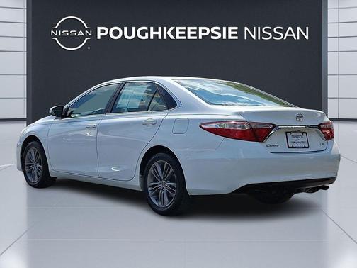 Super White 2015 Toyota Camry LE