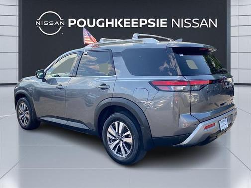 2022 Nissan Pathfinder SL 4WD