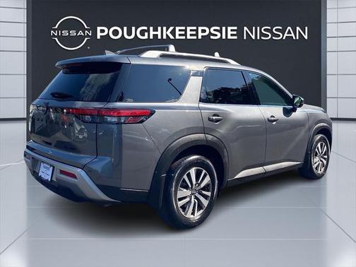 2022 Nissan Pathfinder SL 4WD