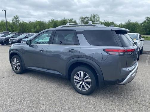 2022 Nissan Pathfinder SL 4WD