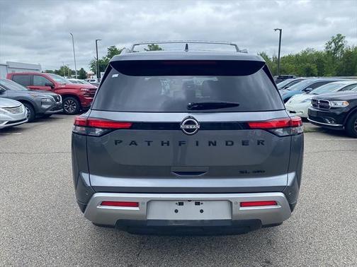 2022 Nissan Pathfinder SL 4WD