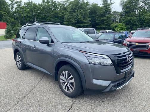 2022 Nissan Pathfinder SL 4WD
