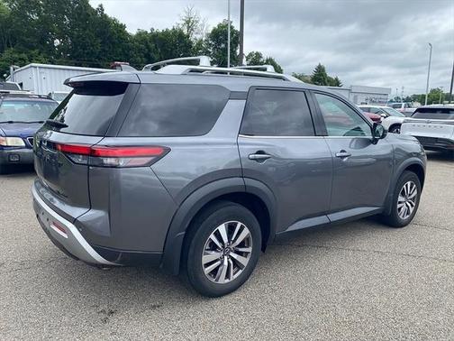 2022 Nissan Pathfinder SL 4WD