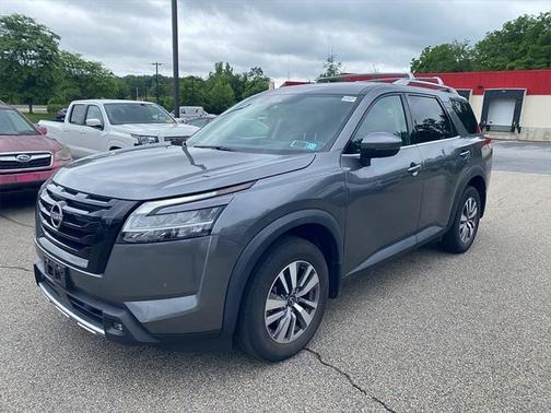 2022 Nissan Pathfinder SL 4WD