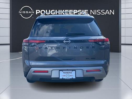 2022 Nissan Pathfinder SL 4WD