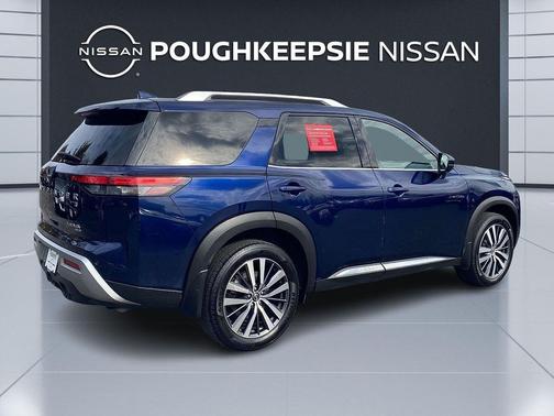 2022 Nissan Pathfinder Platinum 4WD