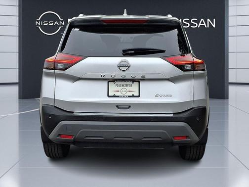 Brilliant Silver Metallic 2023 Nissan Rogue SV