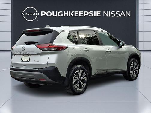 Brilliant Silver Metallic 2023 Nissan Rogue SV