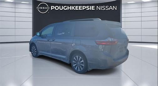 2019 Toyota Sienna LE