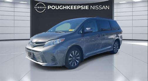 2019 Toyota Sienna LE