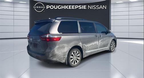 2019 Toyota Sienna LE