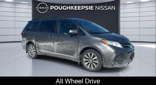 2019 Toyota Sienna LE