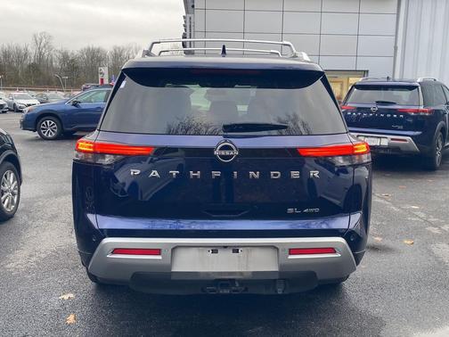 2023 Nissan Pathfinder SL 4WD