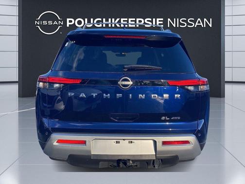2023 Nissan Pathfinder SL 4WD