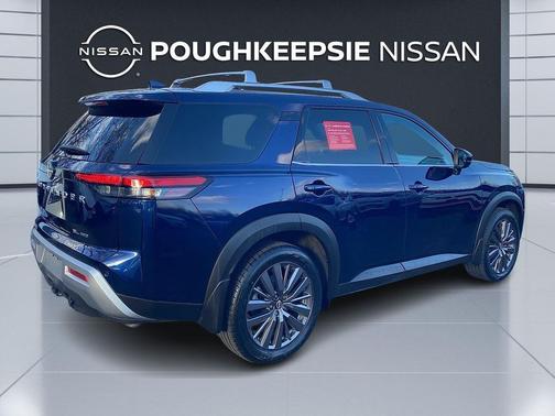 2023 Nissan Pathfinder SL 4WD