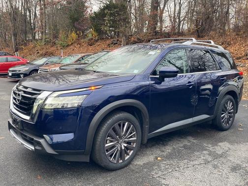 2023 Nissan Pathfinder SL 4WD