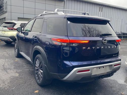 2023 Nissan Pathfinder SL 4WD
