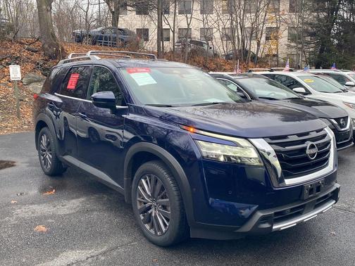 2023 Nissan Pathfinder SL 4WD