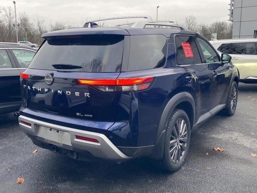 2023 Nissan Pathfinder SL 4WD