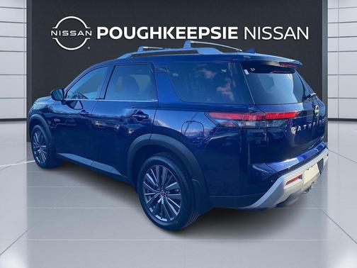 2023 Nissan Pathfinder SL 4WD