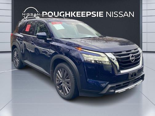 2023 Nissan Pathfinder SL 4WD