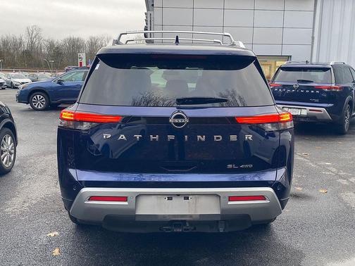 2023 Nissan Pathfinder SL 4WD