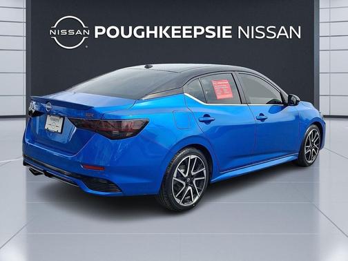 Electric Blue Metallic/Super Black 2024 Nissan Sentra SR