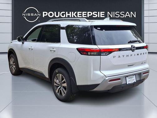 2025 Nissan Pathfinder SL 4WD