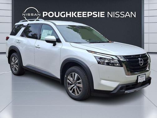 2025 Nissan Pathfinder SL 4WD