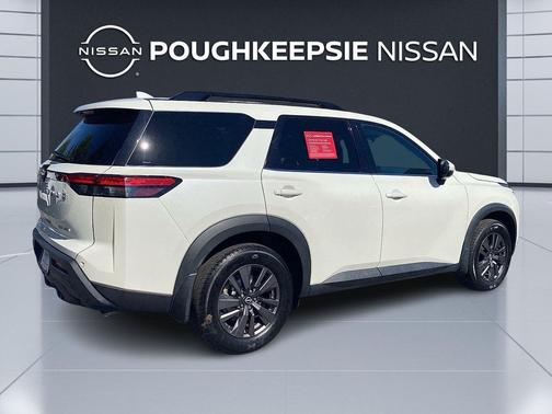 2022 Nissan Pathfinder SV 4WD