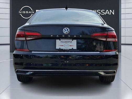 Deep Black Pearl 2021 Volkswagen Passat 2.0T SE