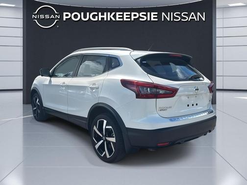 Pearl White Tricoat 2022 Nissan Rogue Sport SL