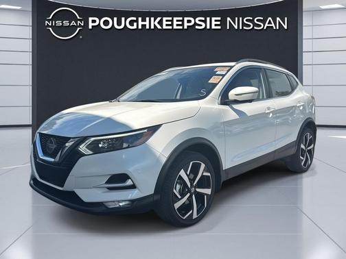 Pearl White Tricoat 2022 Nissan Rogue Sport SL