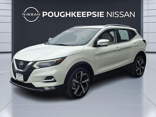 Pearl White Tricoat 2022 Nissan Rogue Sport SL