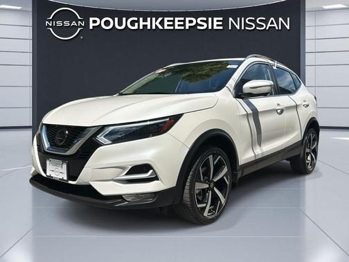 Pearl White Tricoat 2022 Nissan Rogue Sport SL