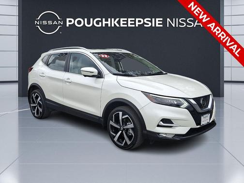 Pearl White Tricoat 2022 Nissan Rogue Sport SL