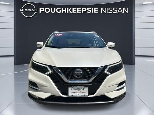 Pearl White Tricoat 2022 Nissan Rogue Sport SL