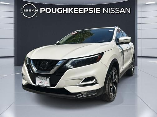 Pearl White Tricoat 2022 Nissan Rogue Sport SL