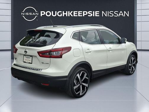 Pearl White Tricoat 2022 Nissan Rogue Sport SL