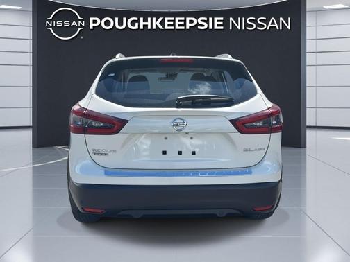 Pearl White Tricoat 2022 Nissan Rogue Sport SL