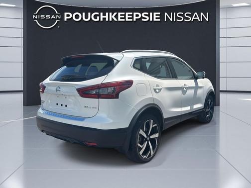 Pearl White Tricoat 2022 Nissan Rogue Sport SL