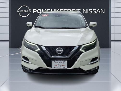 Pearl White Tricoat 2022 Nissan Rogue Sport SL