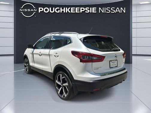 Pearl White Tricoat 2022 Nissan Rogue Sport SL