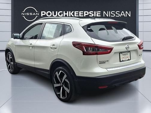 Pearl White Tricoat 2022 Nissan Rogue Sport SL