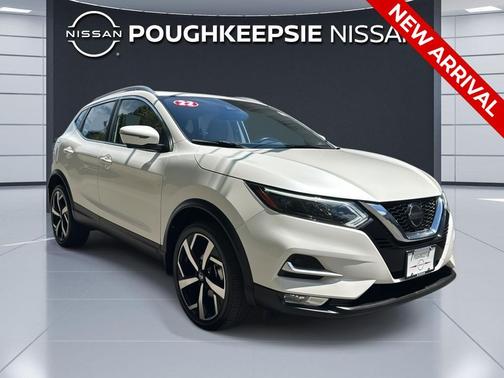Pearl White Tricoat 2022 Nissan Rogue Sport SL