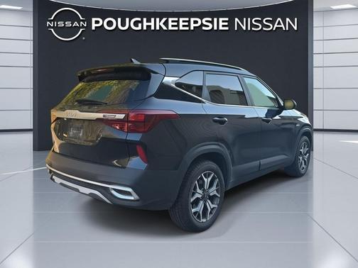 Cherry Black 2022 Kia Seltos EX