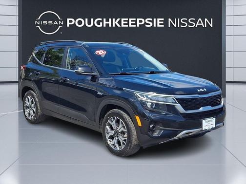 Cherry Black 2022 Kia Seltos EX