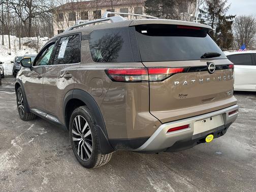 2023 Nissan Pathfinder Platinum 4WD