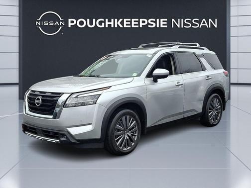2023 Nissan Pathfinder SL 4WD